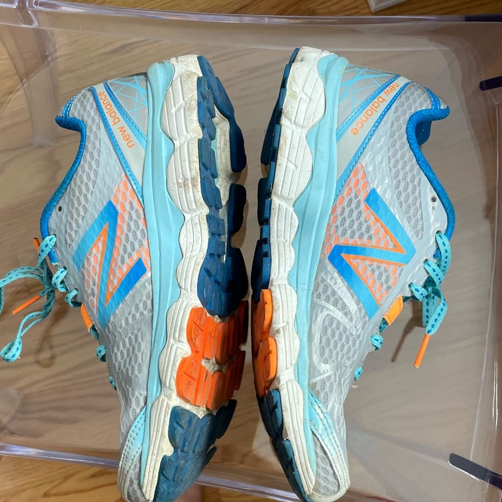 New Balance sneakers.  Did not get too much wear.